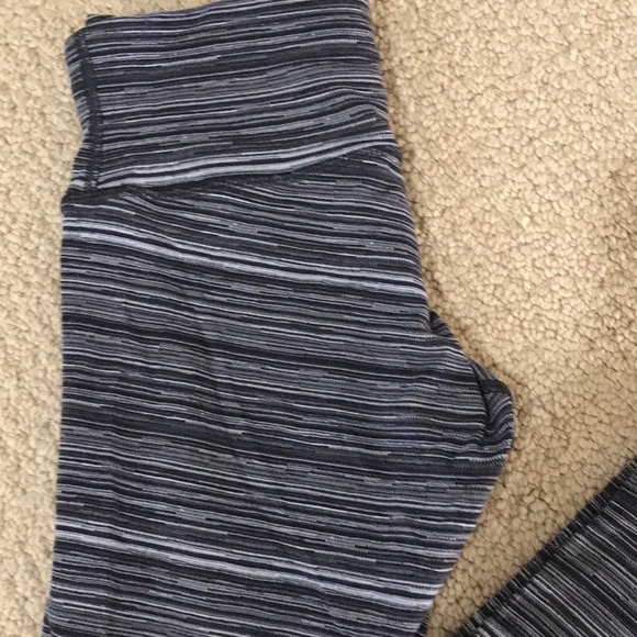Lululemon Gray/black stripe Wunder Under 4 - Picture 2 of 3